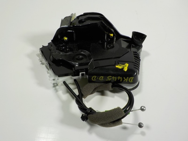 Recambio de cerradura puerta delantera derecha para toyota yaris 1.5 vvti hev referencia OEM IAM 69030K0040 M7311530M6 