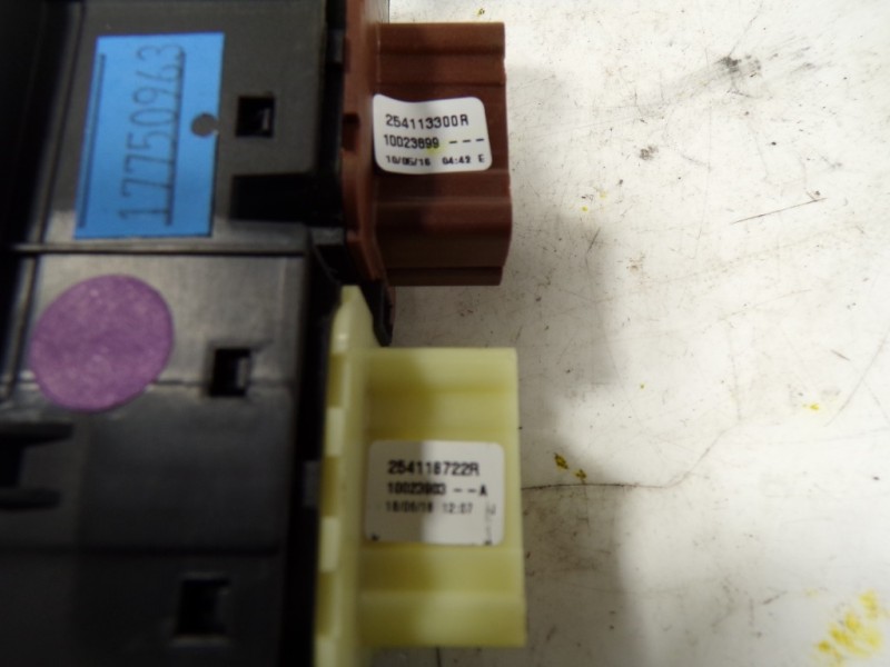 Recambio de mando elevalunas delantero izquierdo para renault clio iv limited referencia OEM IAM 254113300R 254113300R 