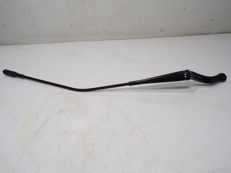 Recambio de brazo limpia delantero derecho para opel corsa e 1.4 referencia OEM IAM 13284134  