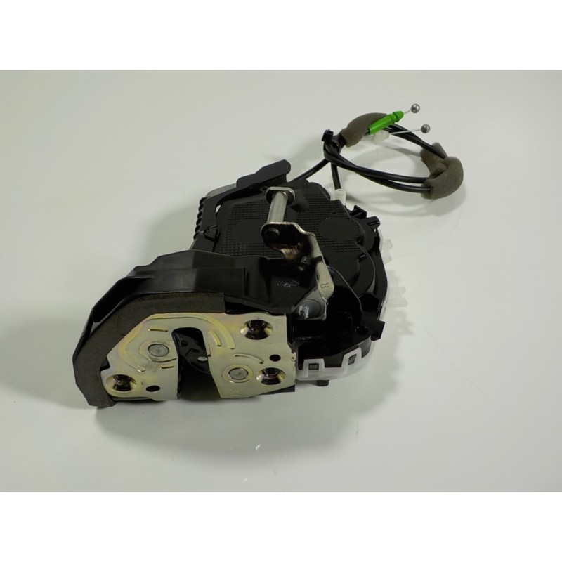 Recambio de cerradura puerta trasera derecha para toyota yaris 1.5 vvti hev referencia OEM IAM 69050K0030 M7314450M6 