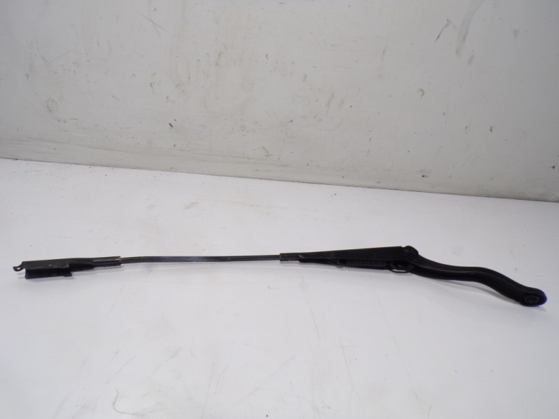 Recambio de brazo limpia delantero izquierdo para opel corsa e 1.4 referencia OEM IAM 13284136  