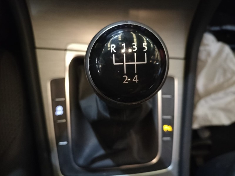 Recambio de palanca cambio para volkswagen golf vii lim. 1.6 tdi dpf referencia OEM IAM 5Q0711049AP 5Q0711049AP 