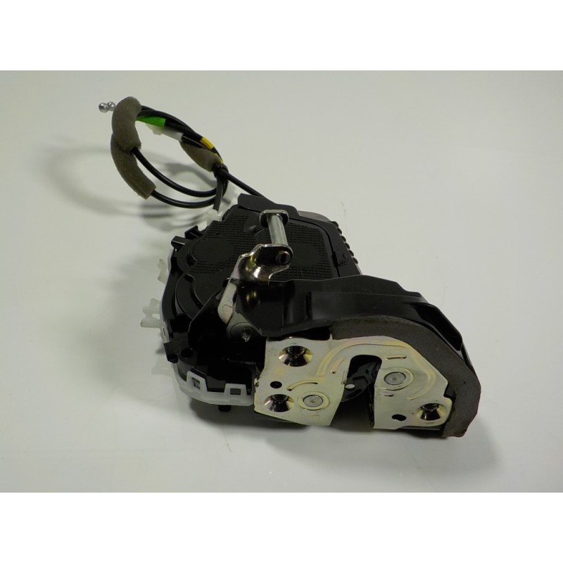 Recambio de cerradura puerta trasera izquierda para toyota yaris 1.5 vvti hev referencia OEM IAM 69060K0030 M7314460M6 