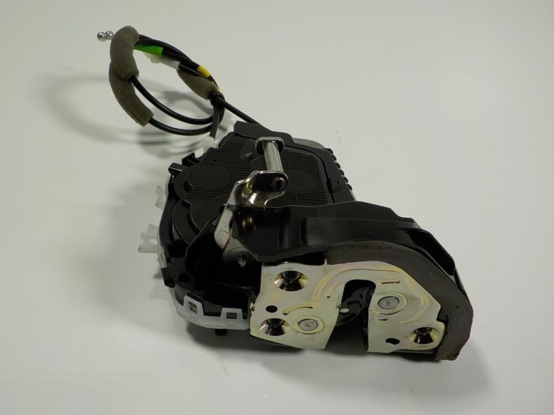 Recambio de cerradura puerta trasera izquierda para toyota yaris 1.5 vvti hev referencia OEM IAM 69060K0030 M7314460M6 