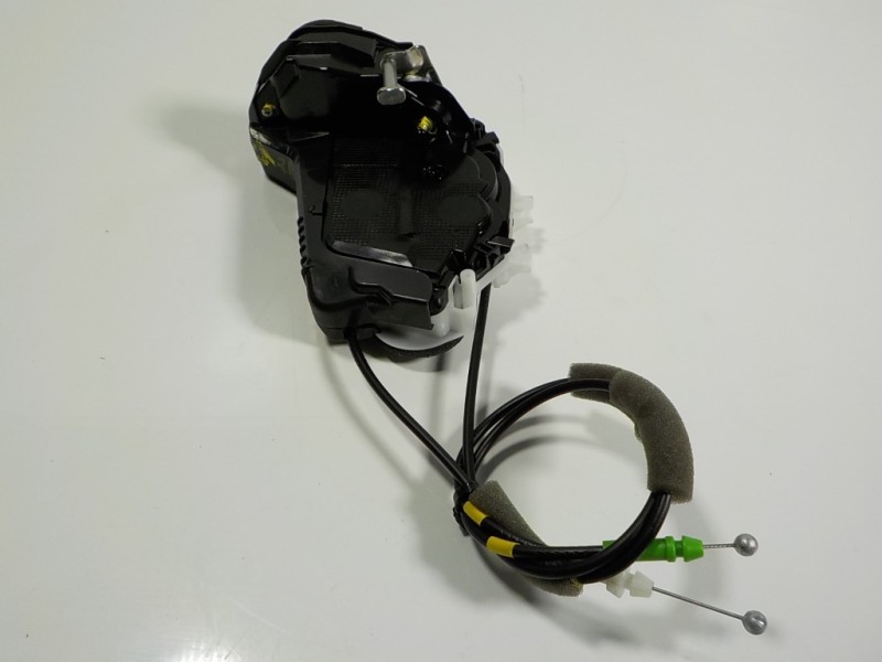 Recambio de cerradura puerta trasera izquierda para toyota yaris 1.5 vvti hev referencia OEM IAM 69060K0030 M7314460M6 