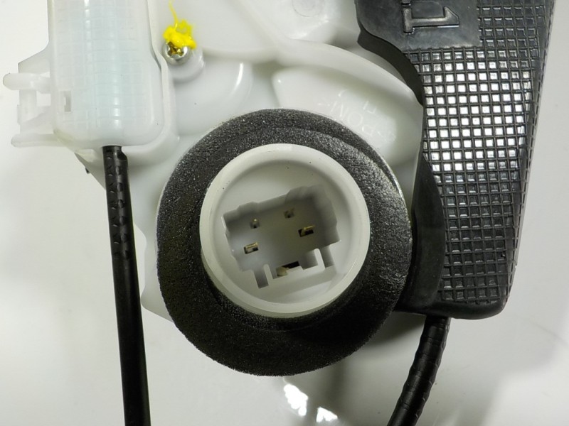 Recambio de cerradura puerta trasera izquierda para toyota yaris 1.5 vvti hev referencia OEM IAM 69060K0030 M7314460M6 