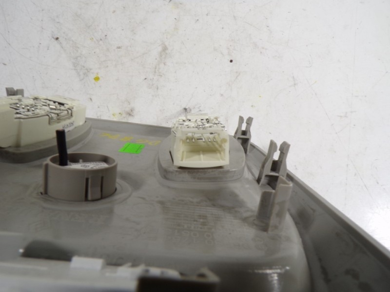 Recambio de piloto interior para renault clio iv limited referencia OEM IAM 264301419R 969801754R 