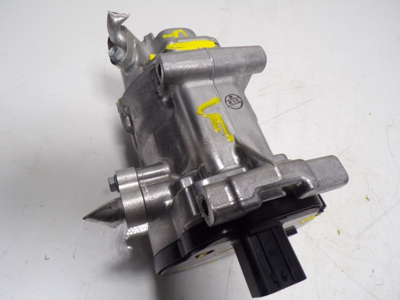 Recambio de compresor aire acondicionado para toyota yaris 1.5 vvti hev referencia OEM IAM 88370K0010 0424000741 