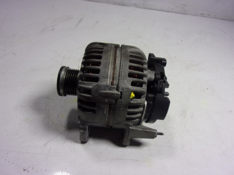 Recambio de alternador para volkswagen golf vi (5k1) sport referencia OEM IAM  03C903323A 