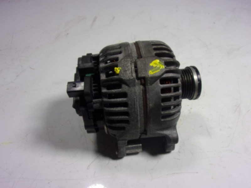 Recambio de alternador para volkswagen golf vi (5k1) sport referencia OEM IAM  03C903323A 