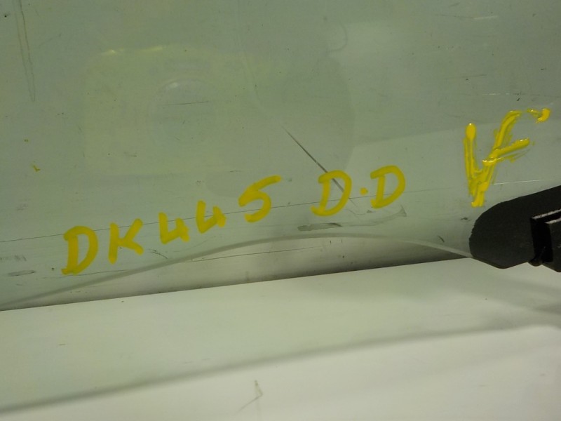 Recambio de cristal puerta delantero derecho para toyota yaris 1.5 vvti hev referencia OEM IAM 681010D060  