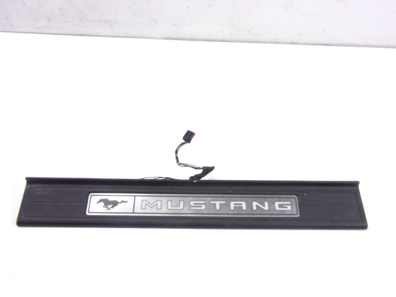 Recambio de moldura para ford mustang 2.3 ecoboost cat referencia OEM IAM 2200235  