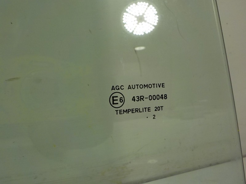 Recambio de cristal puerta trasero derecho para toyota yaris 1.5 vvti hev referencia OEM IAM 68103K0010  