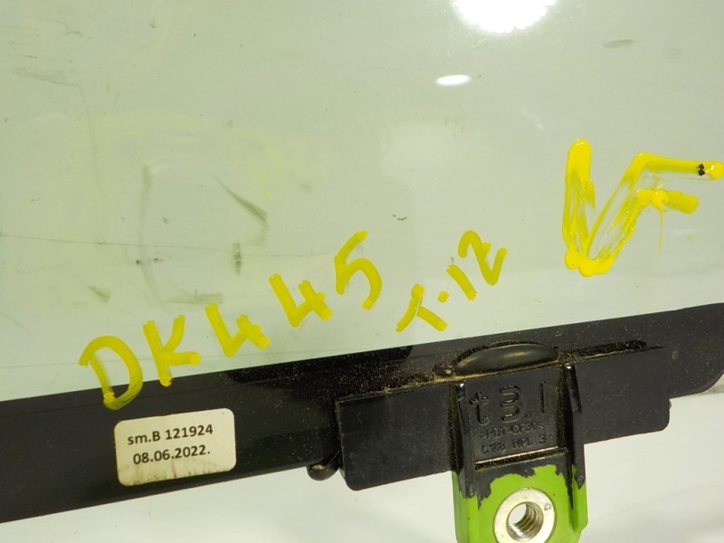 Recambio de cristal puerta trasero izquierdo para toyota yaris 1.5 vvti hev referencia OEM IAM 68104K0010  