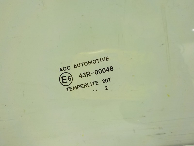 Recambio de cristal puerta trasero izquierdo para toyota yaris 1.5 vvti hev referencia OEM IAM 68104K0010  