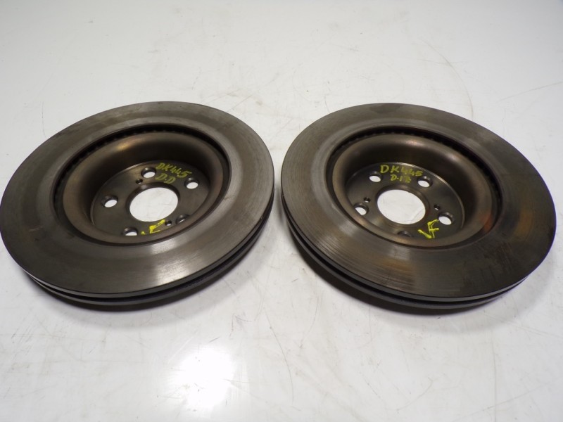 Recambio de disco freno delantero para toyota yaris 1.5 vvti hev referencia OEM IAM 43512K0040  