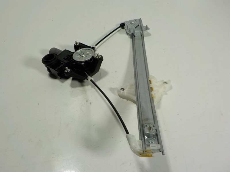 Recambio de elevalunas delantero derecho para toyota yaris 1.5 vvti hev referencia OEM IAM 69810K0010 85710K0020 0620206061