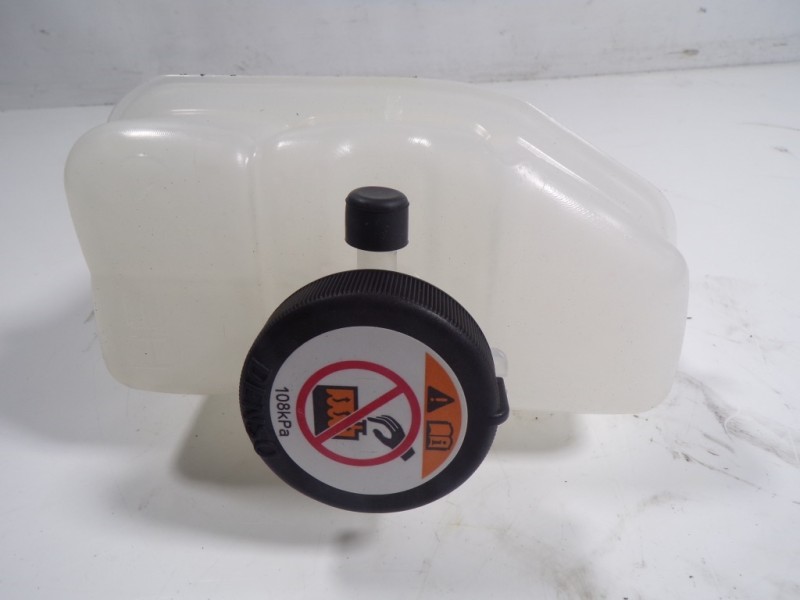 Recambio de deposito expansion para toyota rav4 hybrid fwd referencia OEM IAM G910G42010  