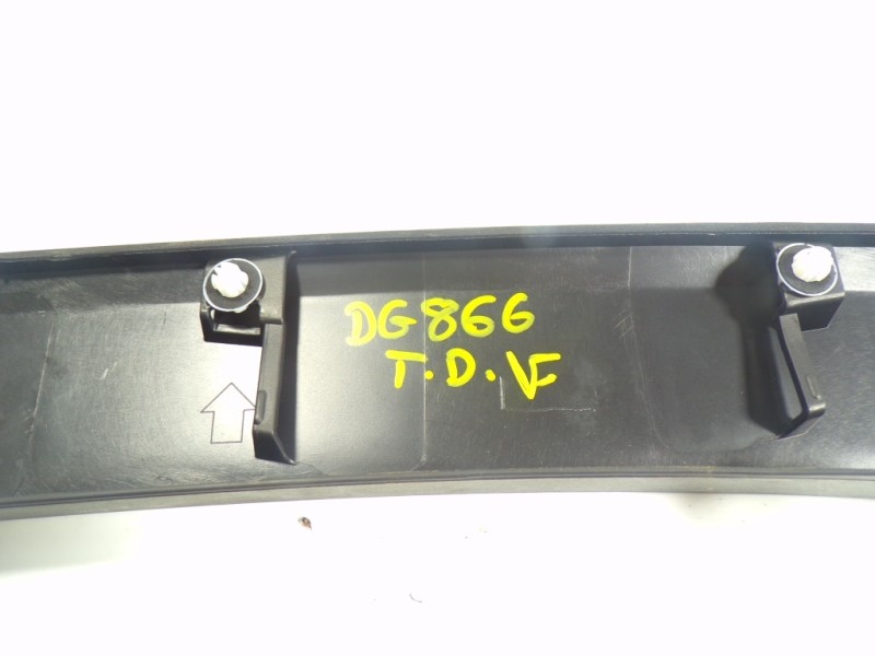 Recambio de aletin trasero derecho para toyota rav4 hybrid fwd referencia OEM IAM 7560542160  