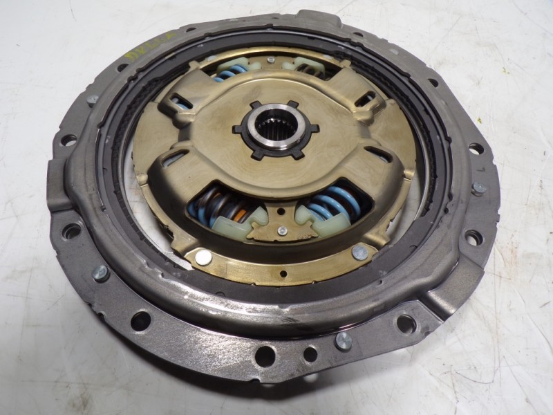 Recambio de kit embrague para toyota yaris 1.5 vvti hev referencia OEM IAM 31270K0013 2C090512 