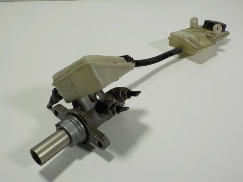 Recambio de bomba freno para ford tourneo connect 1.6 tdci cat referencia OEM IAM 2372578 DV612140C 