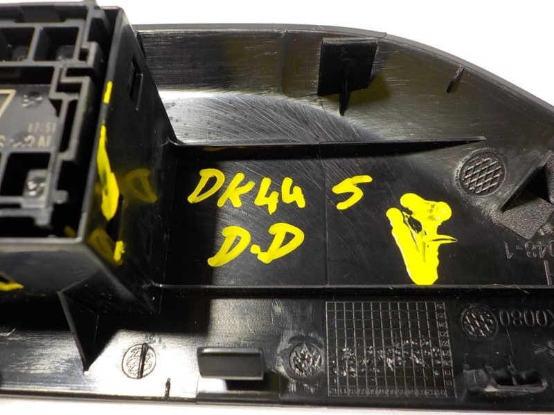 Recambio de mando elevalunas delantero derecho para toyota yaris 1.5 vvti hev referencia OEM IAM  3561H263N 