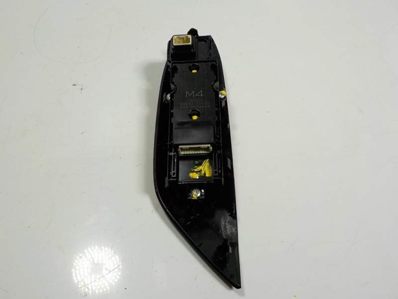 Recambio de mando elevalunas delantero izquierdo para toyota yaris 1.5 vvti hev referencia OEM IAM  840400D020 