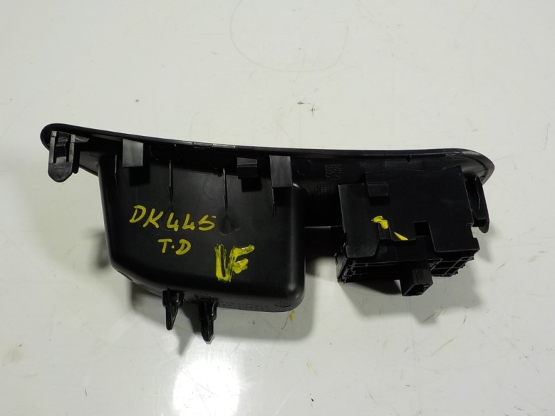 Recambio de mando elevalunas trasero derecho para toyota yaris 1.5 vvti hev referencia OEM IAM  3561H263N 