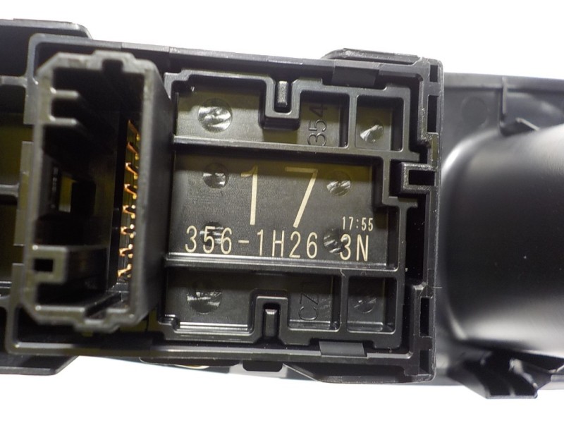 Recambio de mando elevalunas trasero derecho para toyota yaris 1.5 vvti hev referencia OEM IAM  3561H263N 