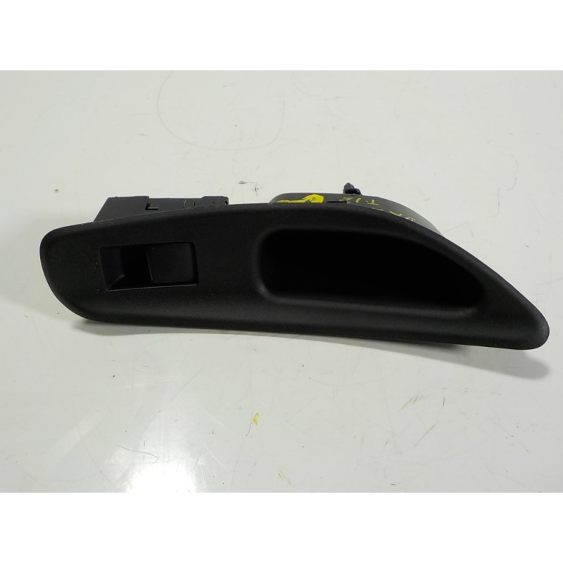 Recambio de mando elevalunas trasero izquierdo para toyota yaris 1.5 vvti hev referencia OEM IAM  3561H263D 