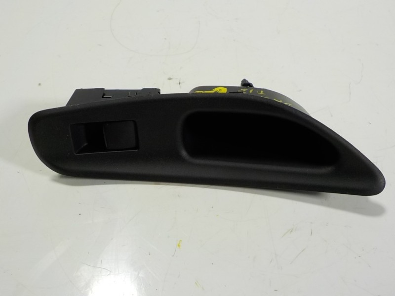 Recambio de mando elevalunas trasero izquierdo para toyota yaris 1.5 vvti hev referencia OEM IAM  3561H263D 