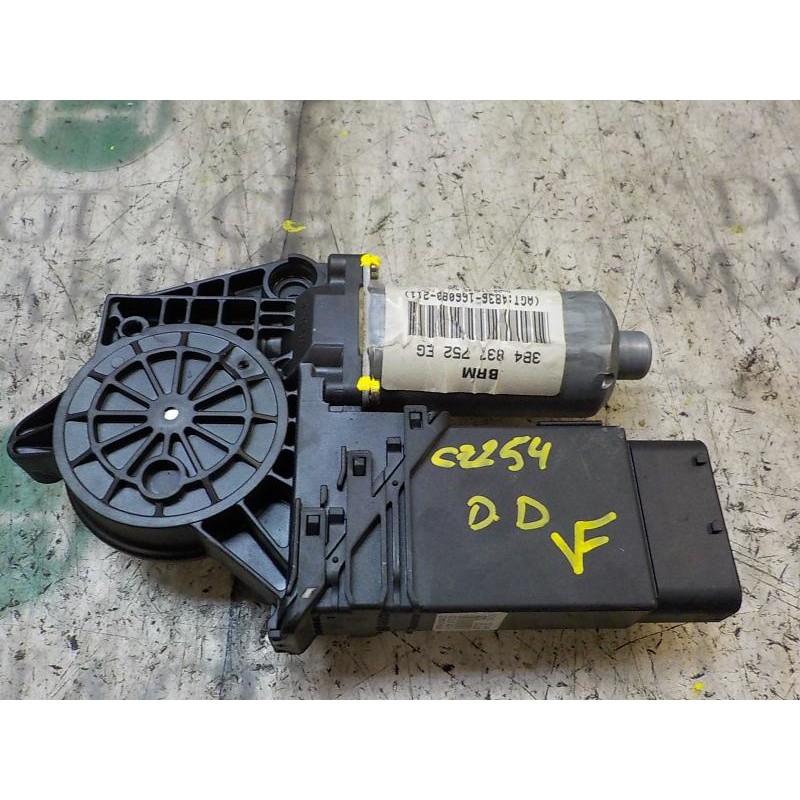 Recambio de motor elevalunas delantero derecho para volkswagen passat variant (3b5) 1.9 tdi referencia OEM IAM   