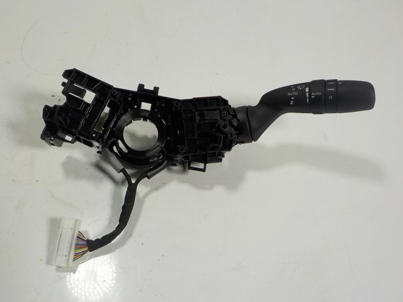 Recambio de mando limpia para toyota yaris 1.5 vvti hev referencia OEM IAM 8465202A50 17J916 