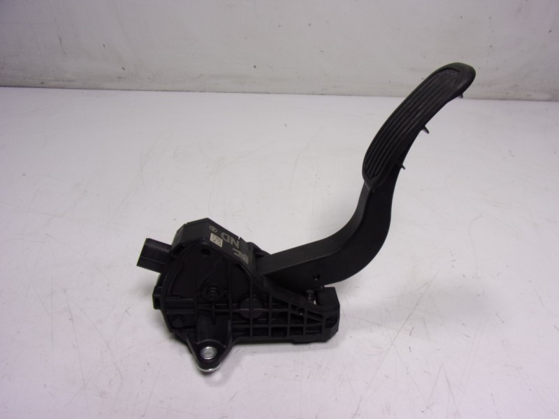 Recambio de potenciometro pedal para toyota corolla cross hybrid 1.8 referencia OEM IAM 78110F4022 78110F402 