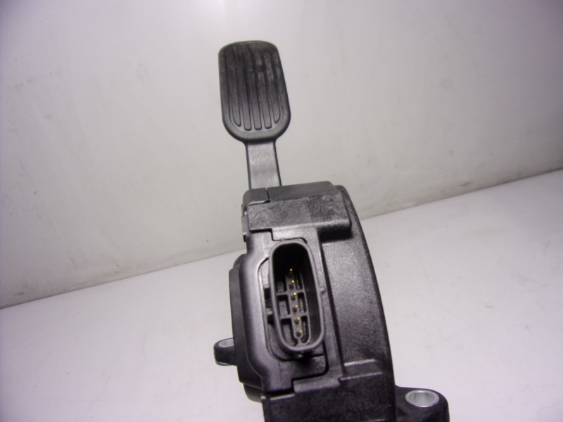 Recambio de potenciometro pedal para toyota corolla cross hybrid 1.8 referencia OEM IAM 78110F4022 78110F402 