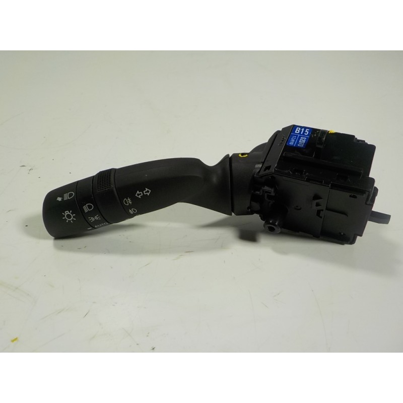 Recambio de mando luces para toyota yaris 1.5 vvti hev referencia OEM IAM 8432902040 17J910 