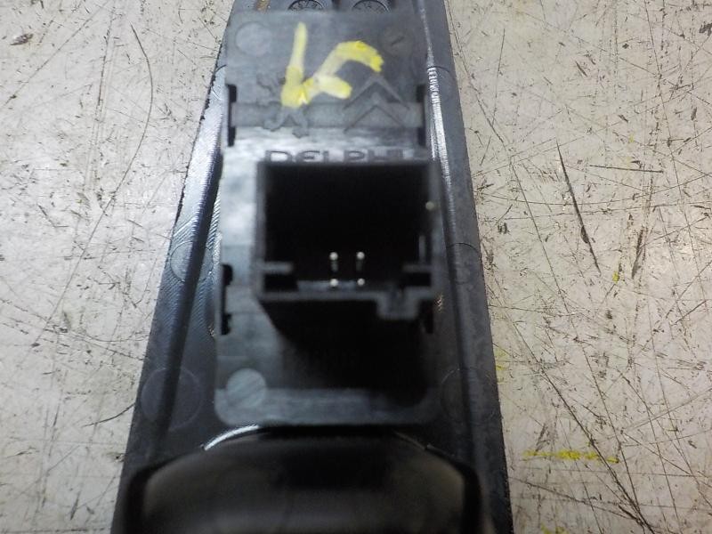Recambio de mando elevalunas trasero derecho para peugeot 308 sw envy referencia OEM IAM 649030  
