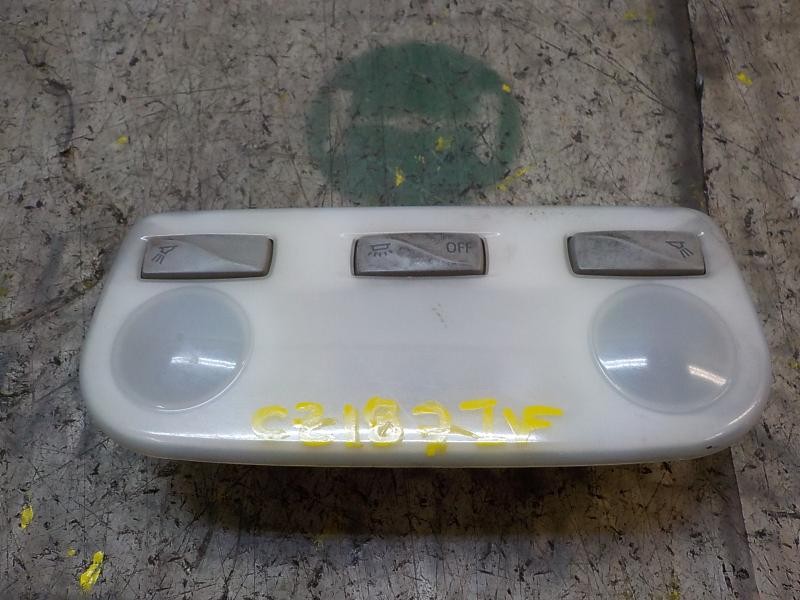 Recambio de piloto interior para renault fluence dynamique referencia OEM IAM 264300008R  