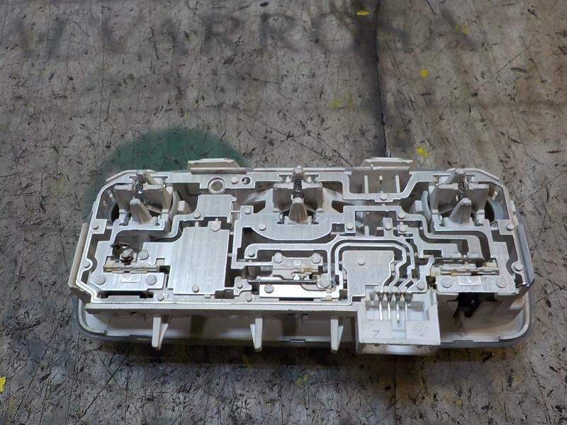 Recambio de piloto interior para renault fluence dynamique referencia OEM IAM 264300008R  