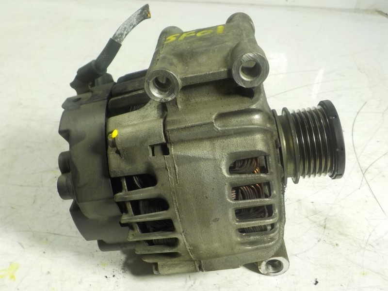 Recambio de alternador para peugeot 308 1.6 16v referencia OEM IAM  615484 