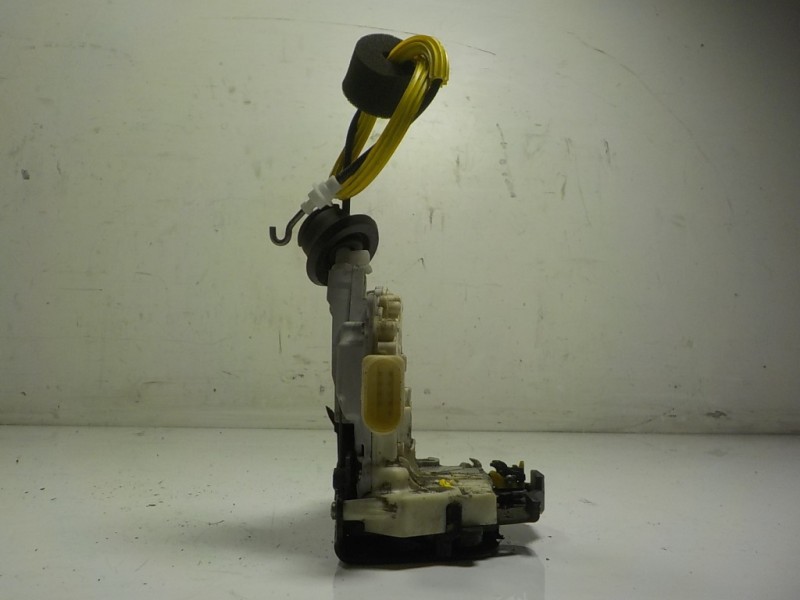 Recambio de cerradura puerta trasera izquierda para audi a6 berlina (4f2) 2.7 tdi referencia OEM IAM 4F0839015A  