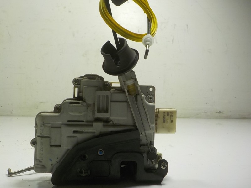 Recambio de cerradura puerta trasera izquierda para audi a6 berlina (4f2) 2.7 tdi referencia OEM IAM 4F0839015A  