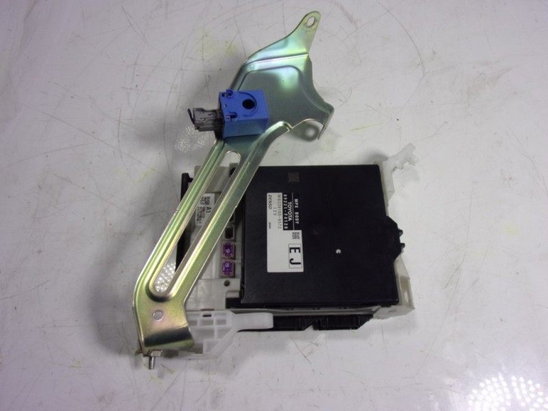 Recambio de modulo electronico para toyota c-hr 132 kw referencia OEM IAM 82730F4010 89221F4120 MB2381008572