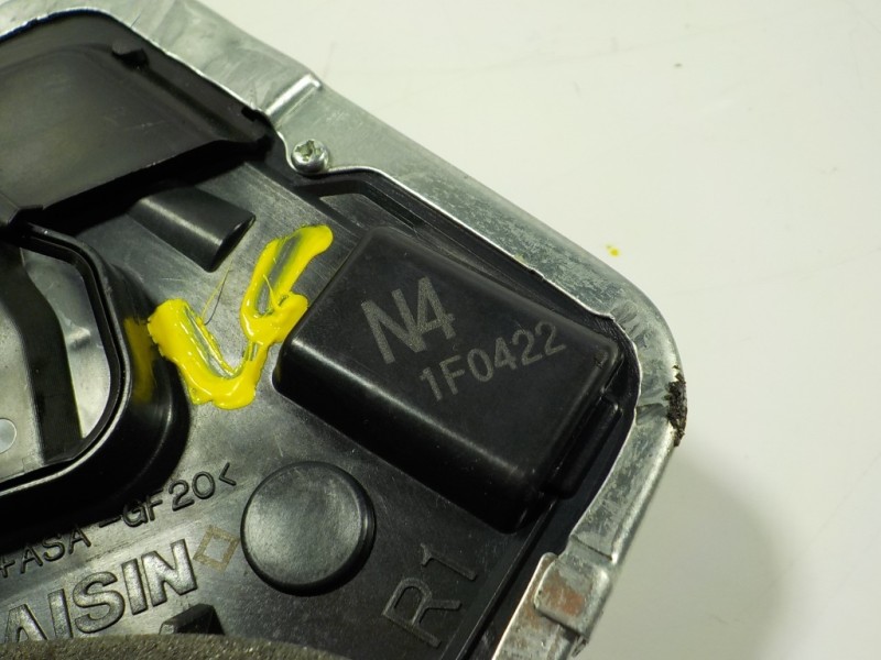 Recambio de cerradura puerta trasera derecha para lexus nx 300h 2wd referencia OEM IAM 6905012410  