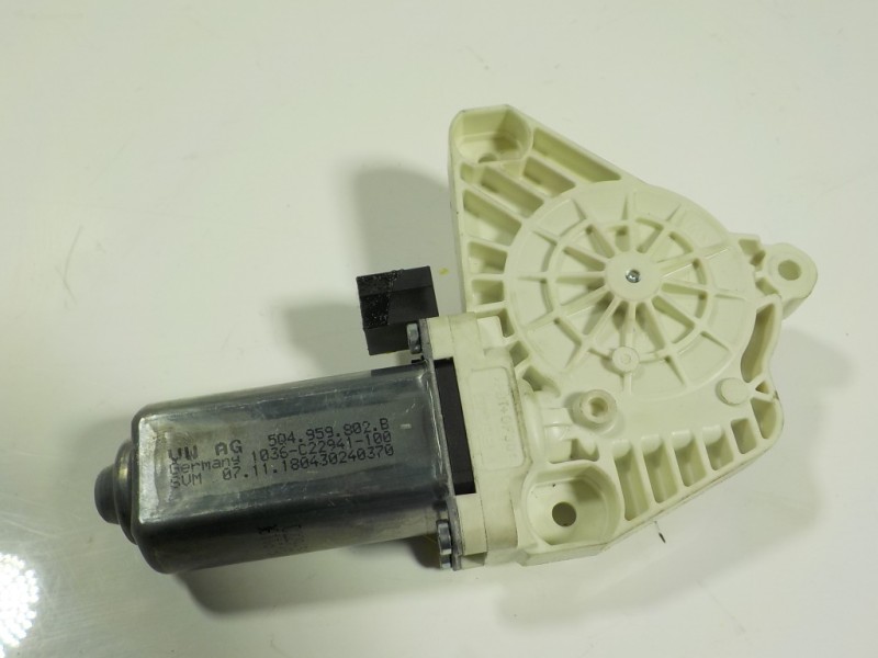 Recambio de motor elevalunas delantero derecho para volkswagen arteon (3h7) elegance referencia OEM IAM 4K0959802 5Q4959802B 