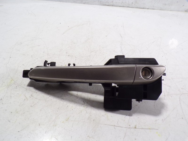 Recambio de maneta exterior delantera izquierda para hyundai tucson essence bluedrive 2wd referencia OEM IAM 82651D7000  