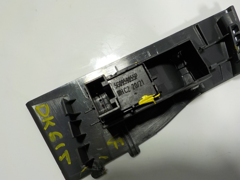 Recambio de mando elevalunas trasero derecho para volkswagen t-cross 1.0 tsi referencia OEM IAM 5G0959855PWHS 5G0959855P 