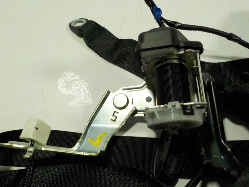 Recambio de cinturon seguridad trasero izquierdo para lexus nx 300h 2wd referencia OEM IAM 7337078060C1  