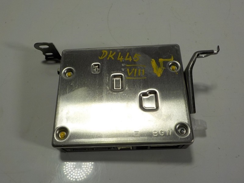 Recambio de modulo electronico para toyota yaris 1.5 vvti hev referencia OEM IAM 867400D030 867400D031 AD180061201