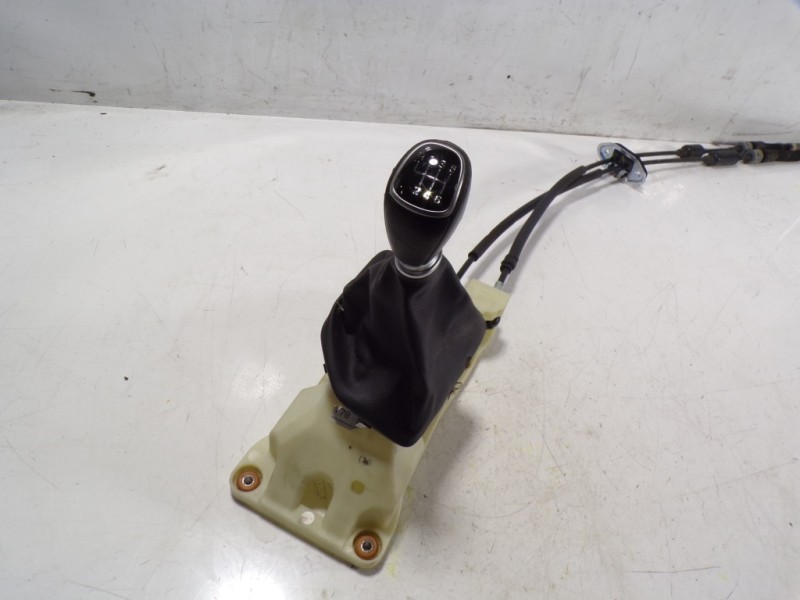 Recambio de palanca cambio para hyundai tucson essence bluedrive 2wd referencia OEM IAM 43700D7260TRB  